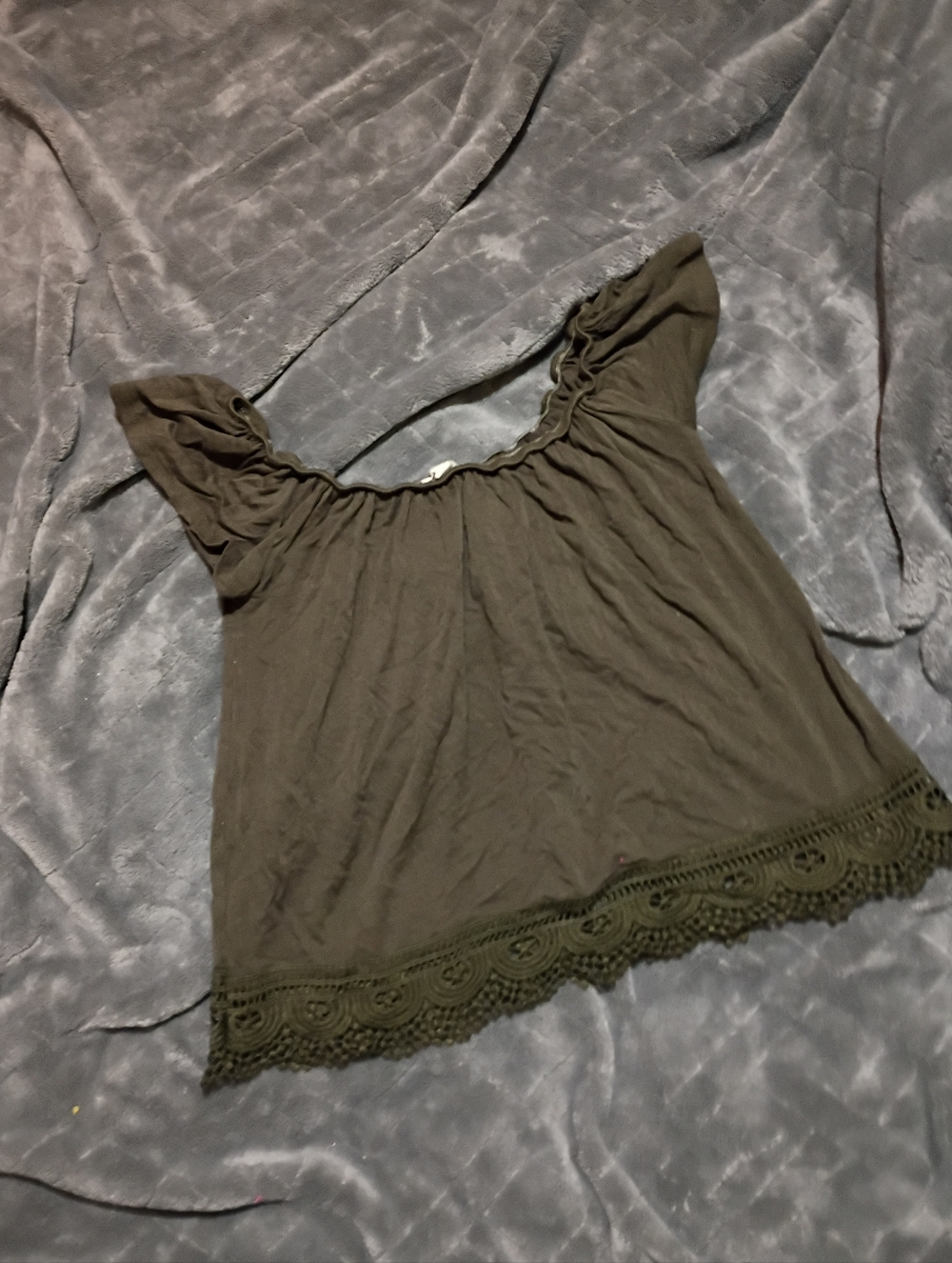 💙 3 For $12 Paper+Tee Olive Off-Shoulder Crochet-Hem Crop Top